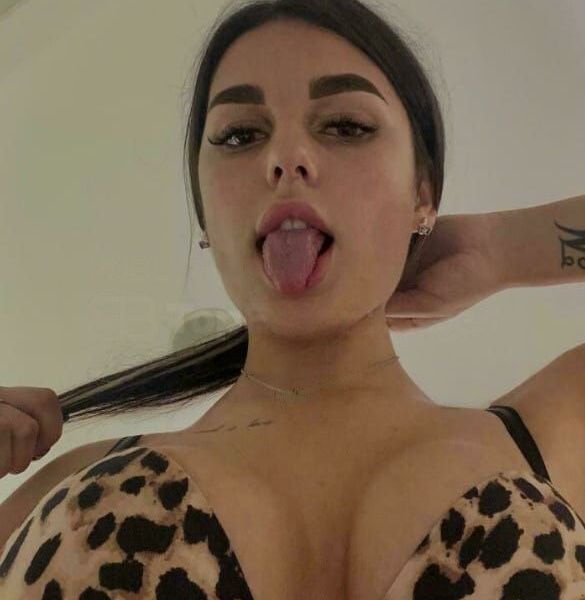 Real 19yo Don’t miss your chance to meet with me First time in Turkey Incall Europe side Outcall all over Istanbul classic sex in different positions kissing Blowjob Handjob Included services )