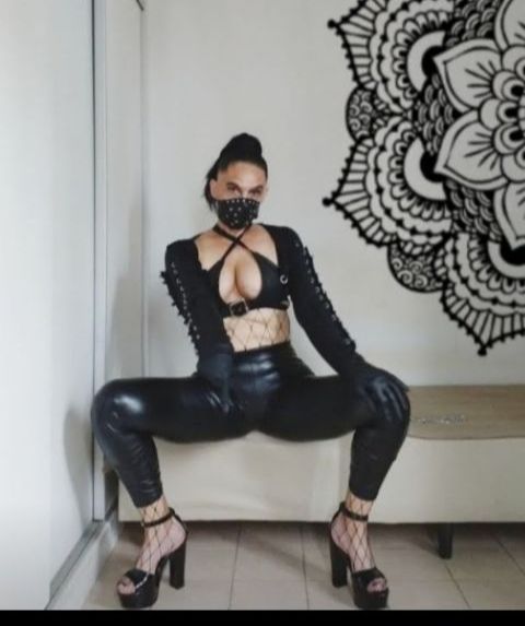  Reserva de sesión solo c/seña __  No llamadas solo mjes WhatsApp  / telegram mismo número. 
Todos los morbos viven en un solo lugar Mi infierno ;Mistress excelente nivel ; profesionalismo, discreción, me encuentro  entre Córdoba y Buenos Aires ,  viajo y abro agenda cada 15 días , el respeto es la base de mi forma de vida , si no la tuya por favor no me contactes .. ,Atiendo personas de todos los generos y discapacidades físicas, querés conocer  el fuego de mi infierno y crees merecerlo DEMOSTRALO
